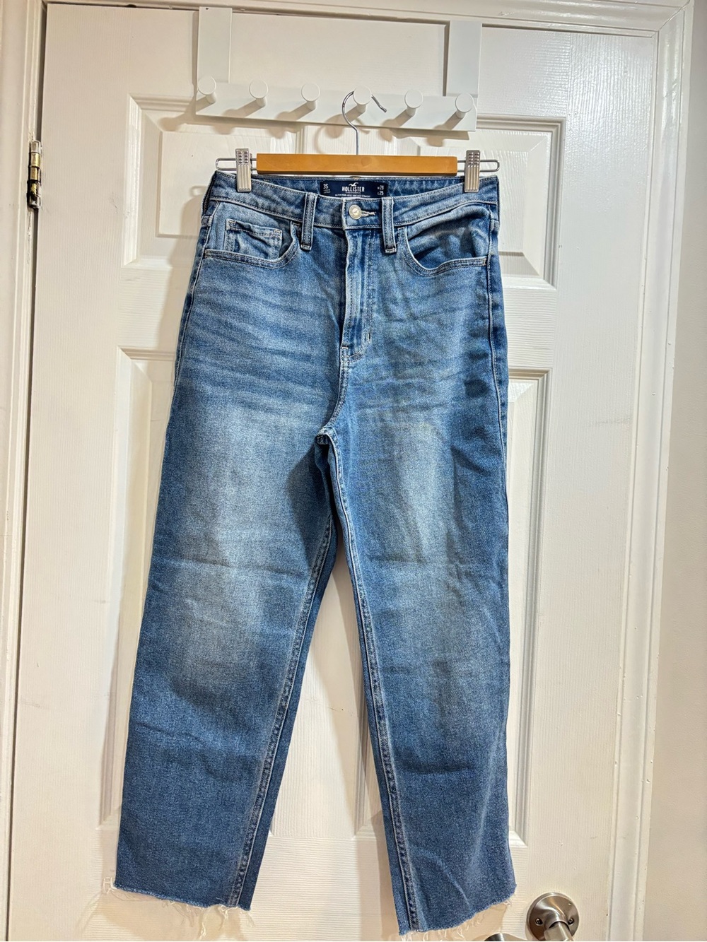 Hollister Women's Straight-Leg Blue Wash Jeans size 26
